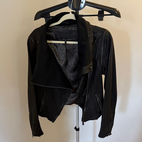 Line Jackets & Blazers - Elegant  Black Leather Women's Jacket